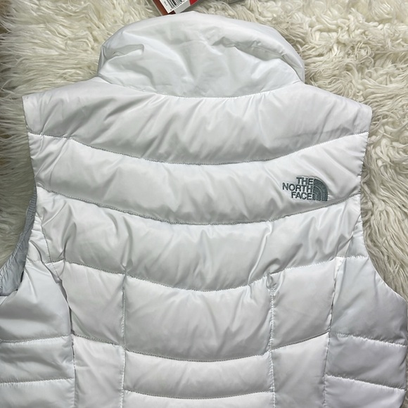 THE NORTH FACE White 550 Goose Down Aconcagua Vest - Picture 4 of 16